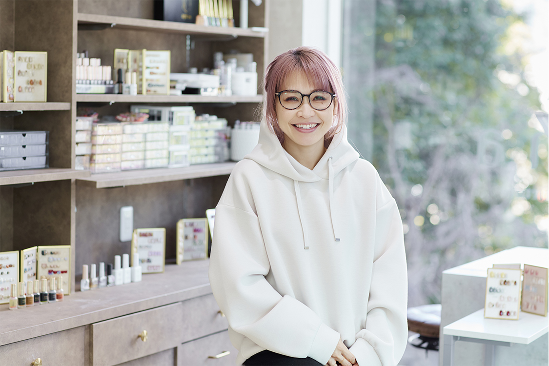 ネイリストとして活躍されるRIEさん