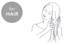 髪のミストをかける女性のイラスト
